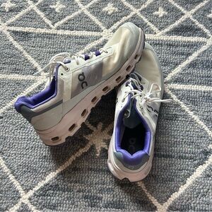 On Cloud Womens Running Athletic Sneakers in White and Purple